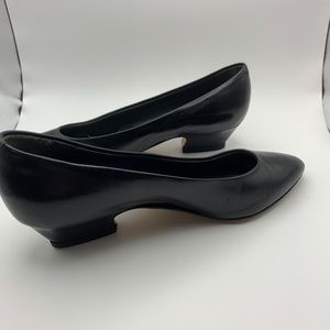NICKELS vintage pumps